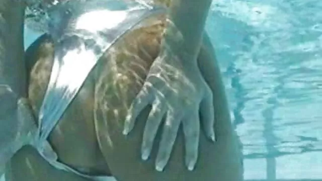 کلاهبردار با دهان او کار می کند پخش فیلمهای سکسی خارجی