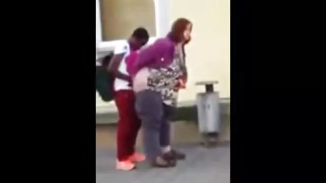 ورزش ها سکسی خودش لذت می پخش فیلم پورن برد در استخر