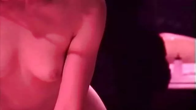 دو سگ با یک مرد طاس پخش سریال سکسی
